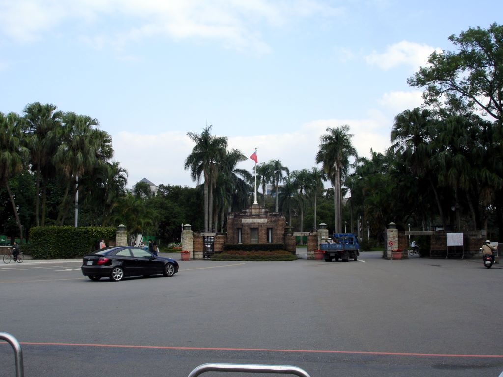 2010_11_26___01___taida_and_gongguan_02.jpg (large)